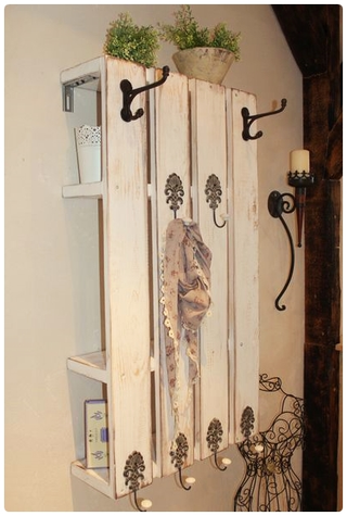 Illustration for article titled 20+ Distinct Coat Racks That Will Astonish You